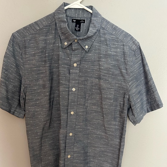 Men’s Large Button Down. - Picture 2 of 4